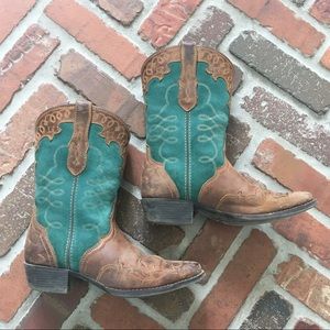 Girl’s 3.5 Ariat boots